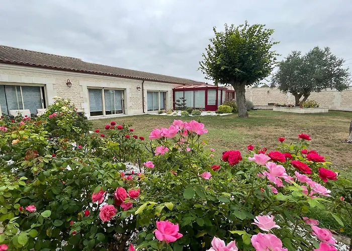 Domaine Du Clos Pallacien Bed & Breakfast Paille